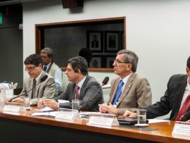 Deputados discutiram financiamento do SUS em Brasília