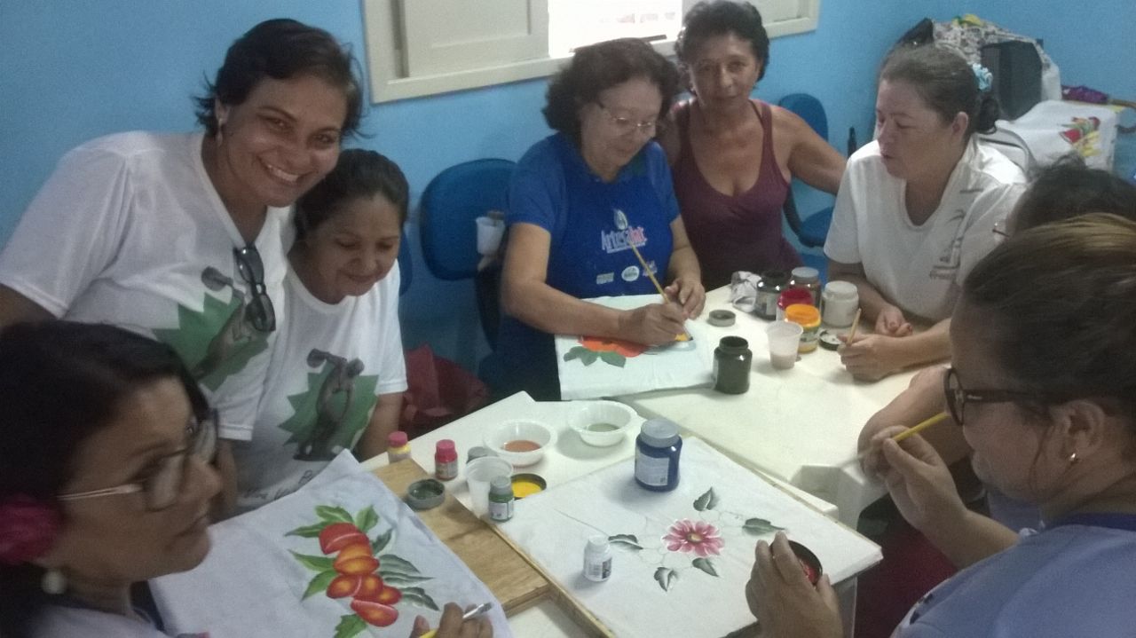 NATAL: Integrantes do grupo “Raios do Sol” concluem curso de pintura em tecidos