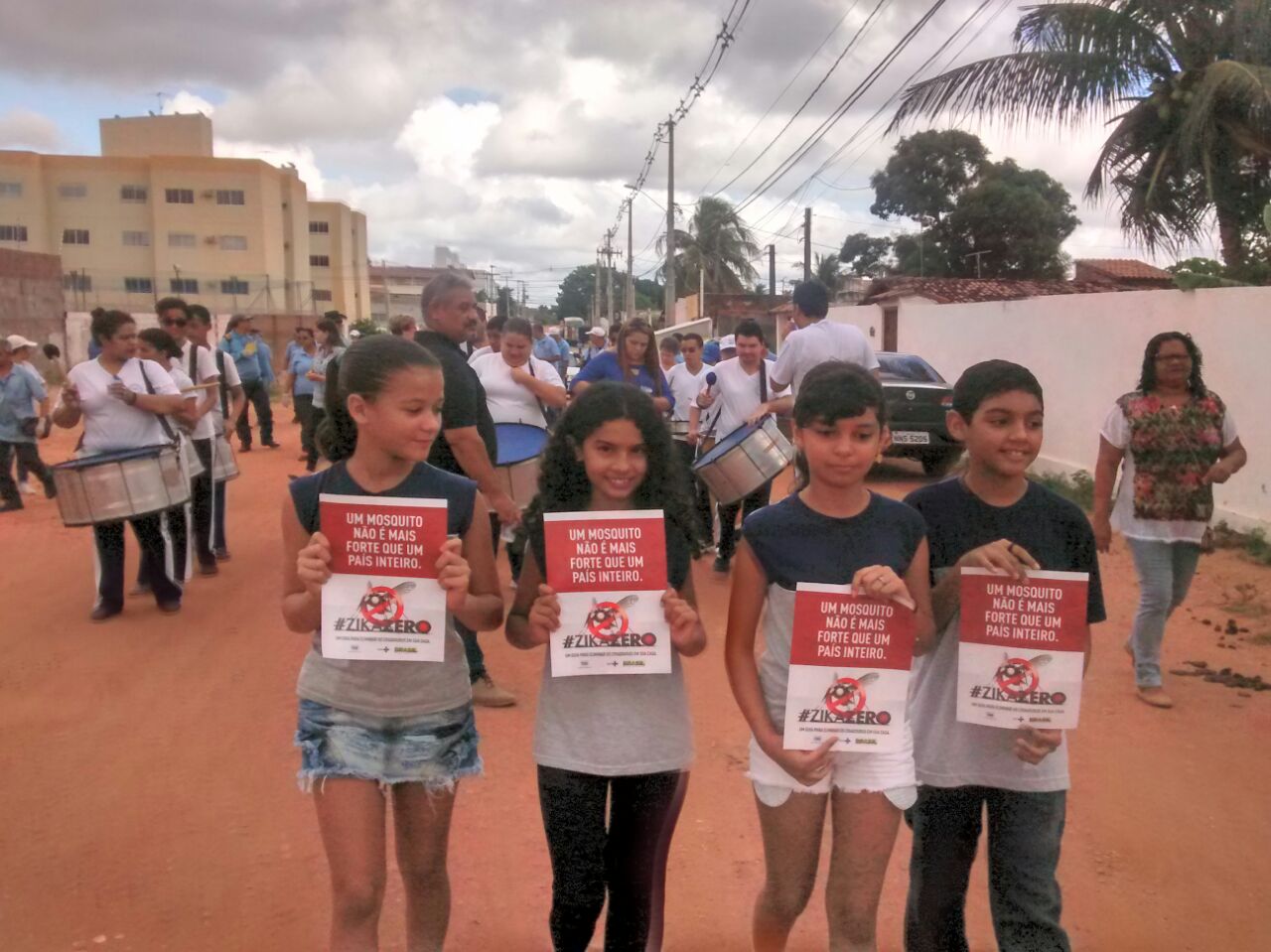 NATAL: Moradores do Pitimbu e Planalto participam de caminhada contra o Aedes aegypti