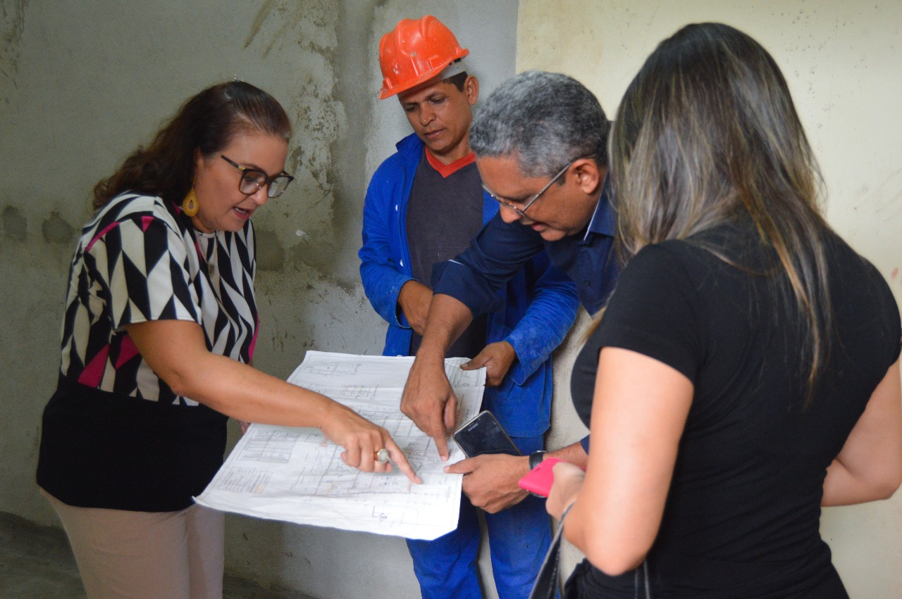 Secretária Saudade Azevedo visita obra de construção do Laboratório de Saúde Pública de Natal  